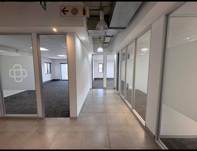 585M² OFFICE TO LET IN VORNA VALLEY